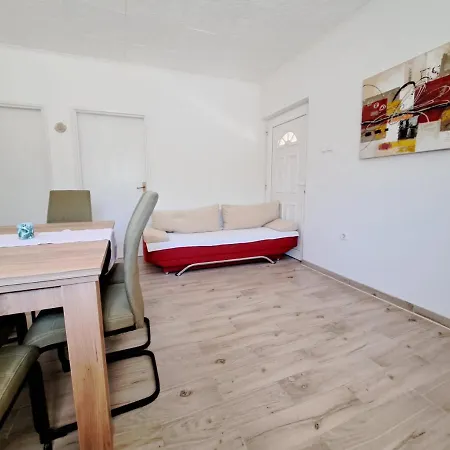 Apartment Postonjski *